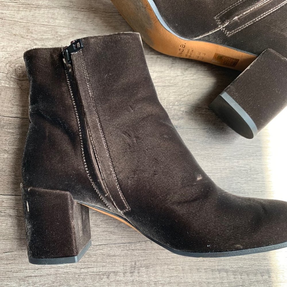 Vince Women's Blakely velvet ankle boots us size 8 - Picture 3 of 11